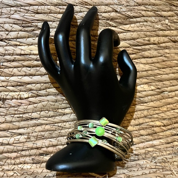 Bracelet Chartreuse Beads and Wire Cuff Vintage Costume Jewelry - Picture 5 of 6